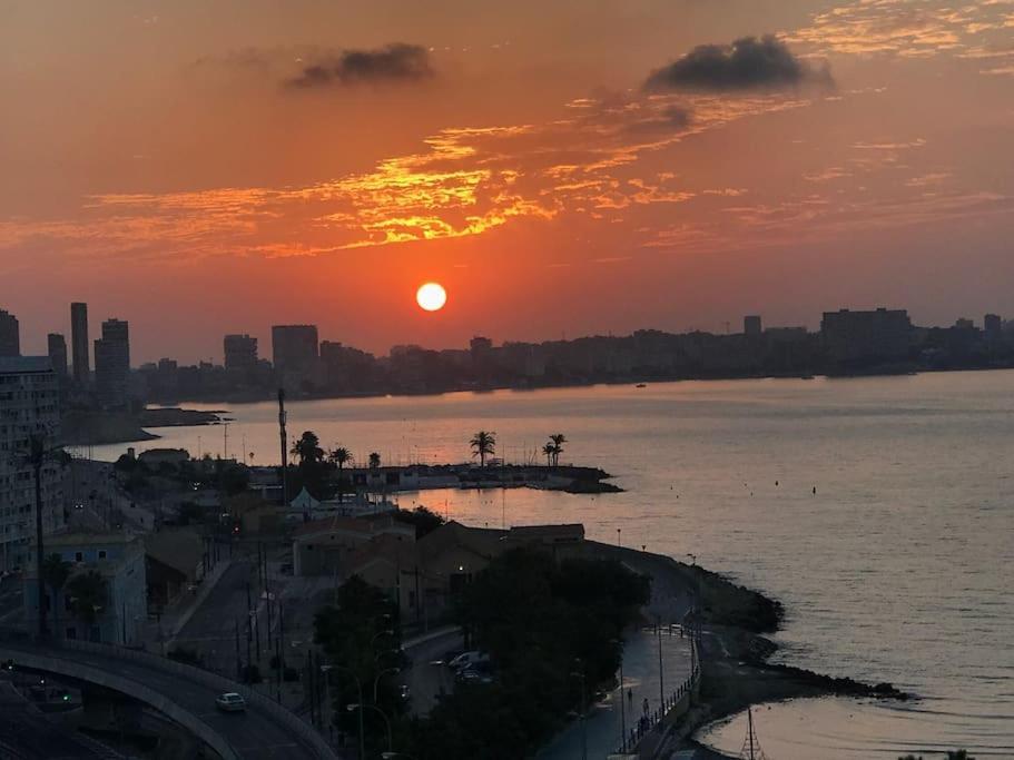 Apartamento Con Vistas Al Mar Primera Linea De Playa Del Postiguet Alicante Dış mekan fotoğraf